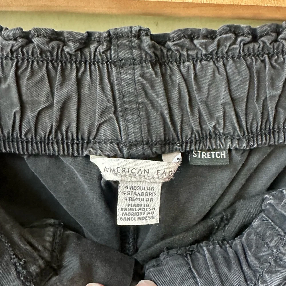 American Eagle Outfitters Charcoal Cropped Cargo Pants - Picture 7 of 10